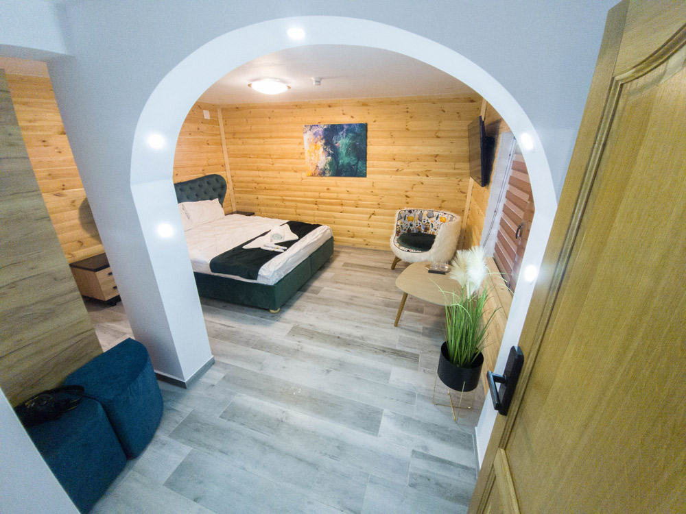 Woody room Transylvania House 11