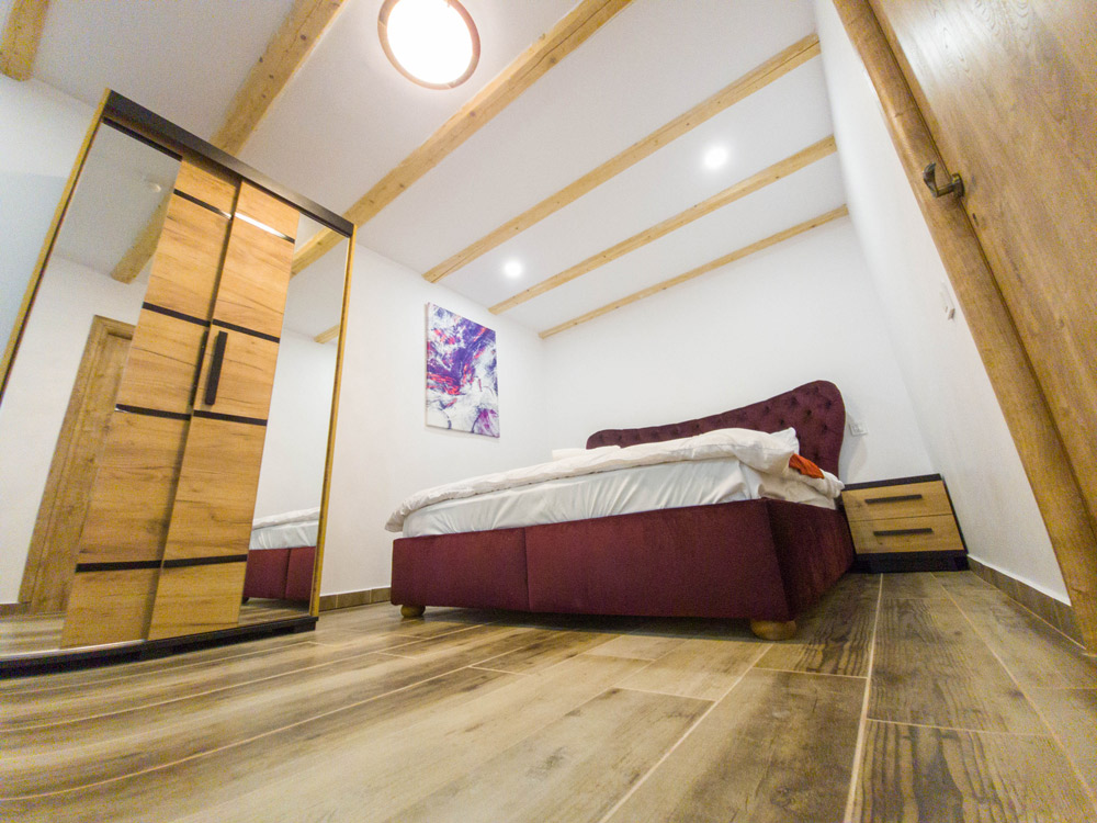 bordeauz room Transylvania House Arieseni 06