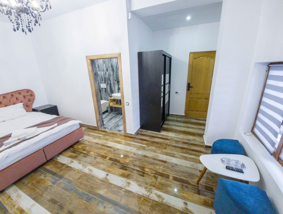 glossy room Transylvania House 03