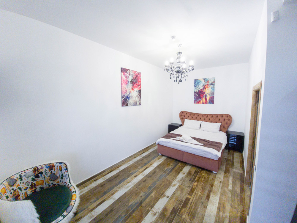 glossy room Transylvania House 12