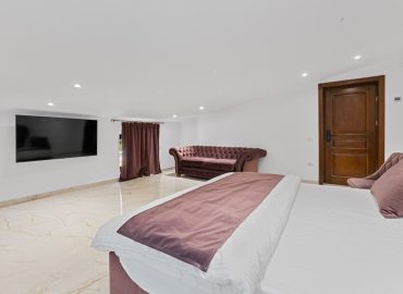 Burgundy Apartment - camera cazare Transylvania House
