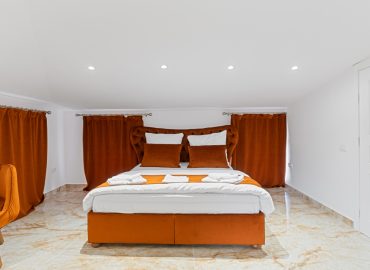 Orange Room - camera cazare Transylvania House