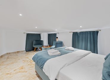 Grey Room - camera cazare Transylvania House