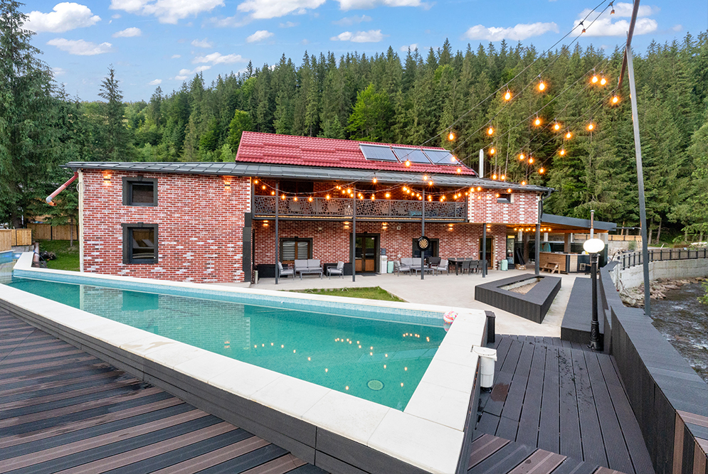 Gradina-Piscina-Transylvania-House-pensiune-arieseni-2